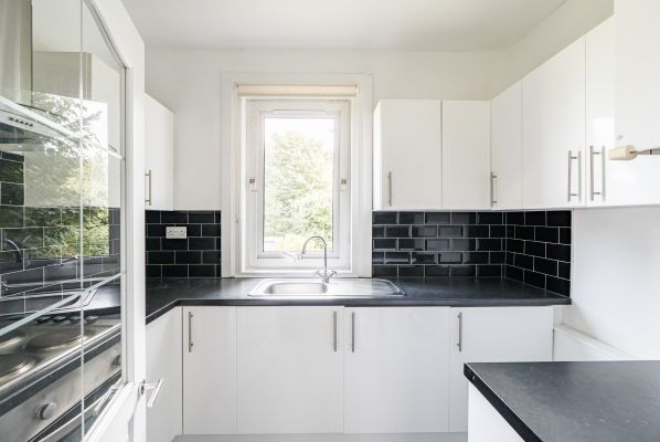 118/2 Stenhouse Crescent, Edinburgh, EH11 3HU - Image 2