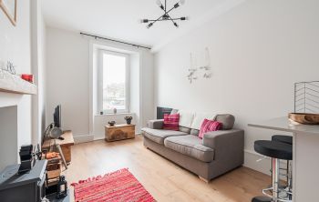 9/2 Piersfield Grove, Edinburgh