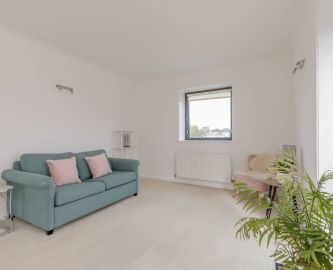 Third image of 4/12 Belhaven Place, Morningside, Edinburgh, EH10 5JN