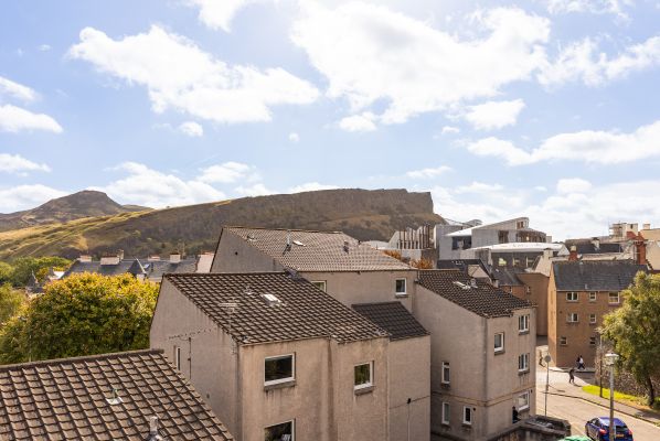 35 Abbeyhill Crescent, Edinburgh, EH8 8DZ - Image 2