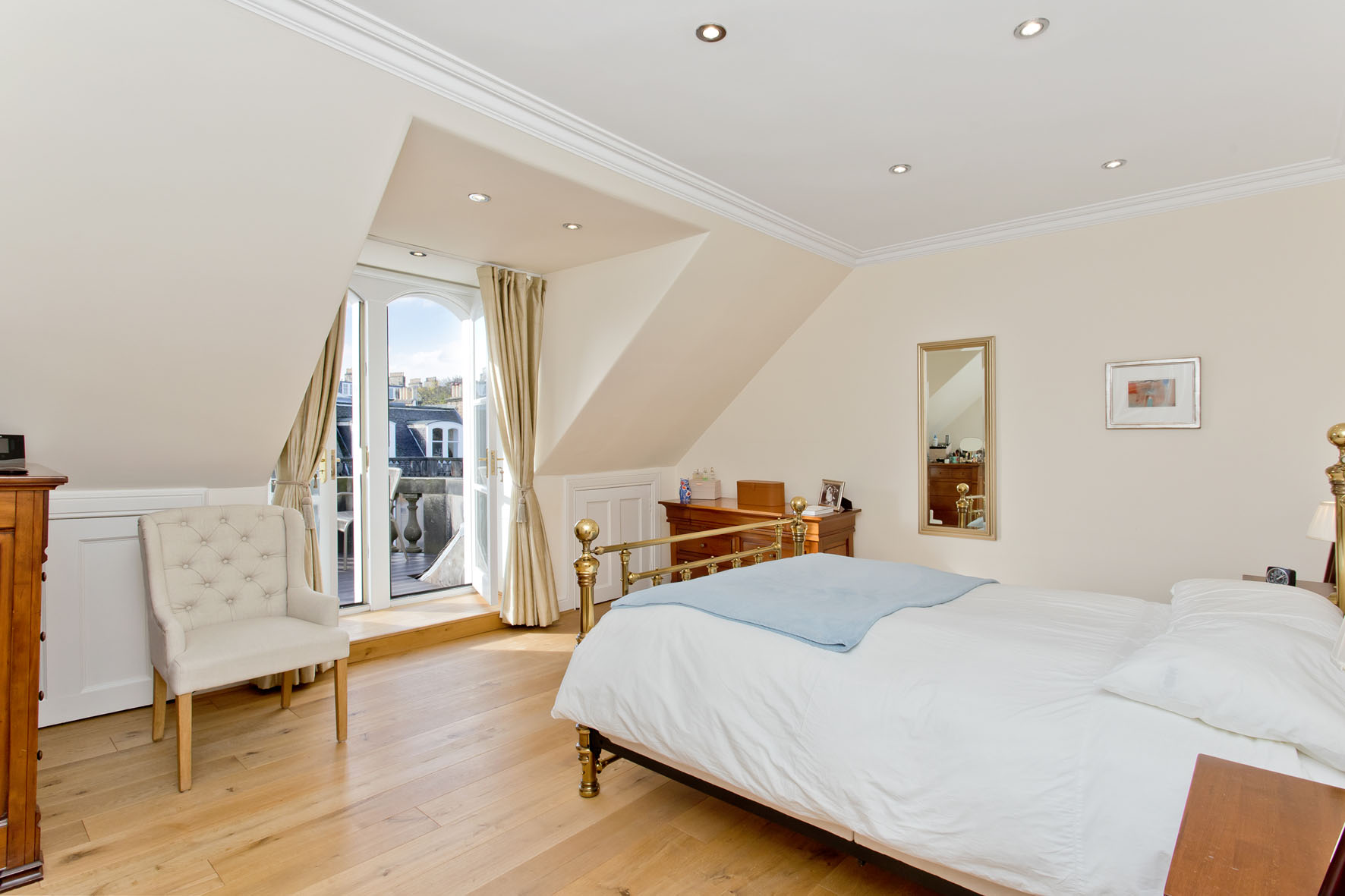 18/2 Lennox Street, Edinburgh, EH4 1QA