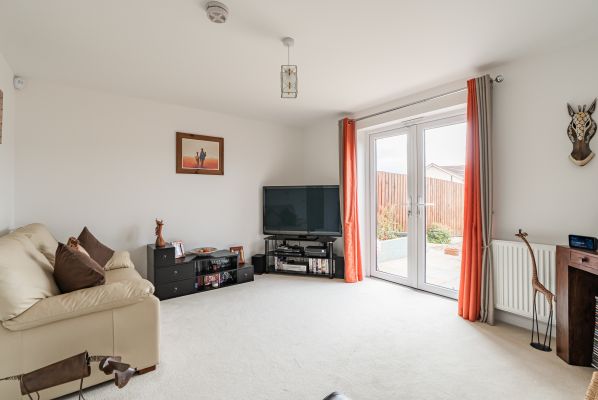 17 Beatlie Road, Winchburgh, EH52 6RD - Image 2