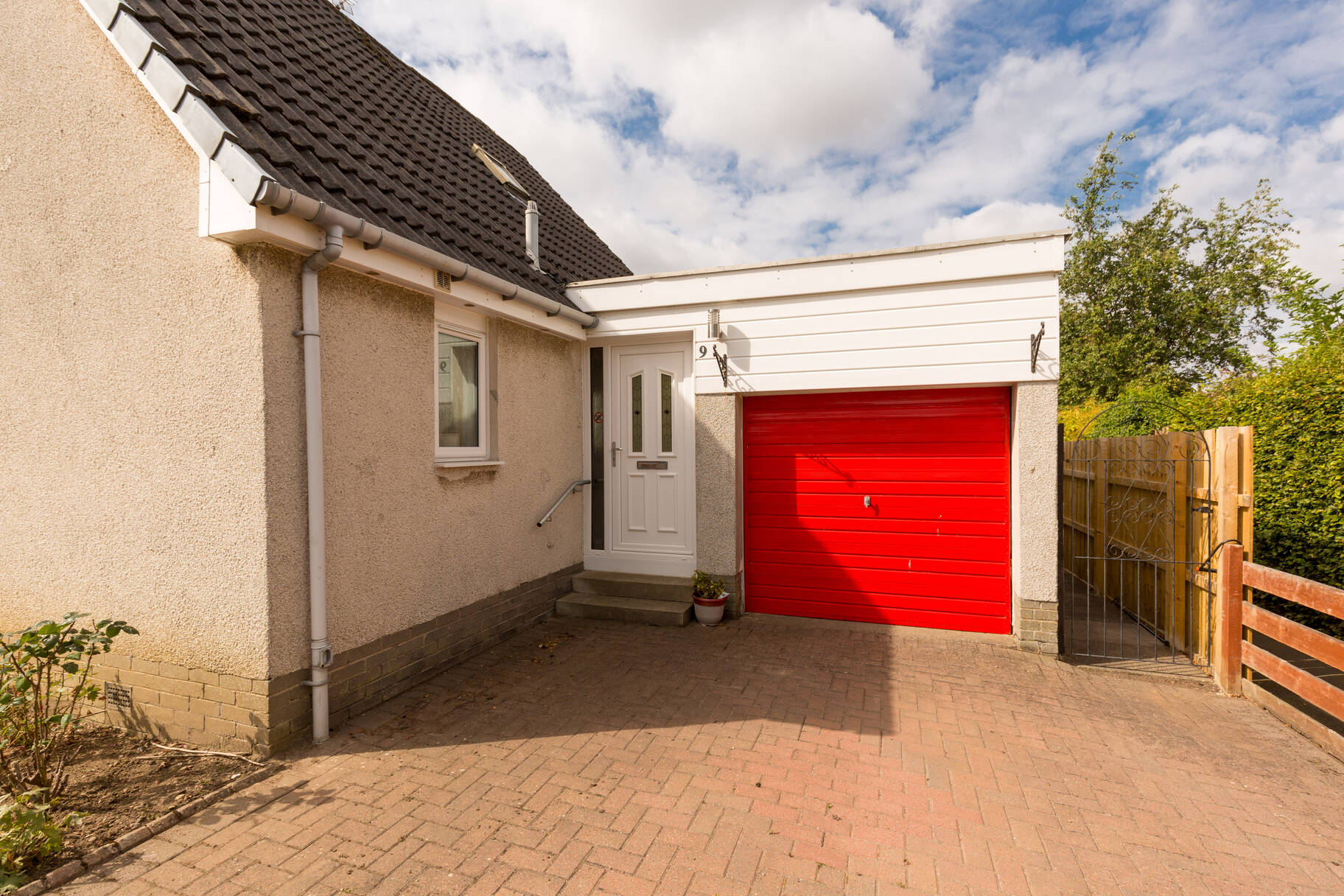 9 Mortonhall Park Drive, Edinburgh, EH17 8SS
