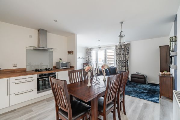 26/8 Kimmerghame Place, Edinburgh, EH4 2GE - Image 2