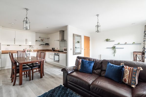 26/8 Kimmerghame Place, Edinburgh, EH4 2GE - Image 3