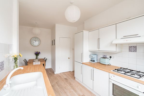 10/2 Craigcrook Place, Edinburgh, EH4 3NG - Image 2