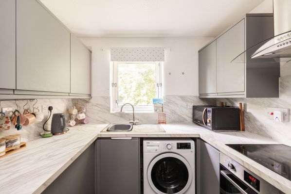 17/2 South Maybury, Edinburgh, EH12 8NX - Image 3