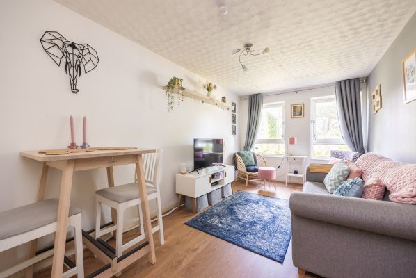 17/2 South Maybury, Edinburgh, EH12 8NX - Image 2