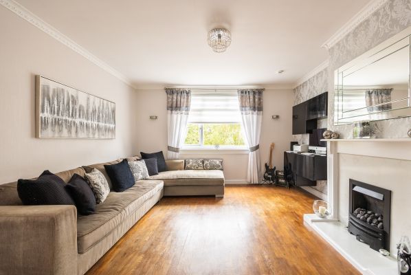 11 Clermiston Gardens, Edinburgh, EH4 7DX - Image 2