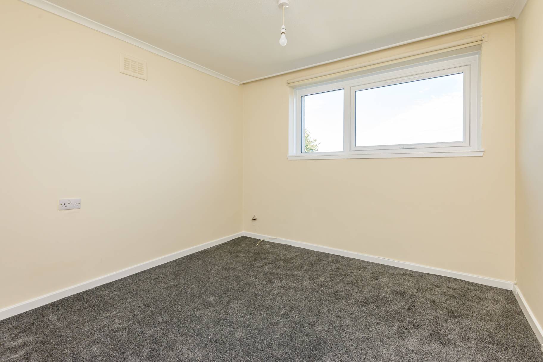 12/12 Dreghorn Drive, Edinburgh, EH13 9NX