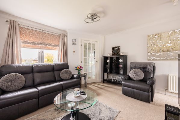 16 Burnbank Grove, Loanhead, EH20 9NX - Image 2