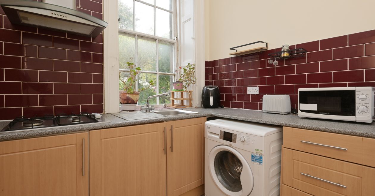 63 Newington Road, EDINBURGH, EH9 1QW