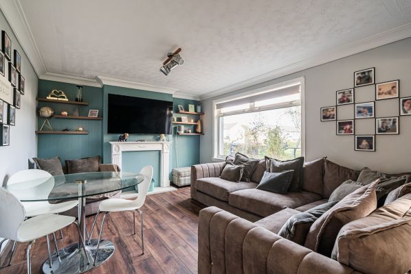 32 Hawthornden Gardens, Bonnyrigg, EH19 2BW - Image 2