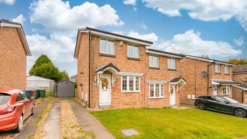 8 Beechwood Park, Uphall Station