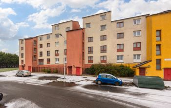 17/4 Clovenstone Gardens, Edinburgh