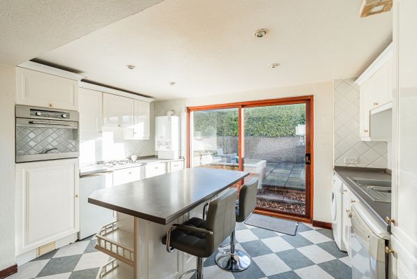 12 Pirniefield Gardens, Edinburgh, EH6 7QD - Image 2