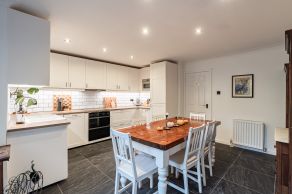 13 Upper Cramond Court, Edinburgh, EH4 6RQ - Image 4
