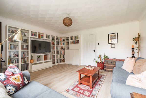 13 Upper Cramond Court, Edinburgh, EH4 6RQ - Image 2