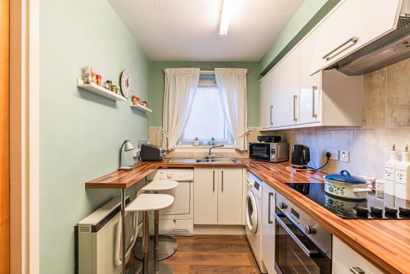 2/2 Slaeside, Hanover Court, Balerno, EH14 7HL - Image 3