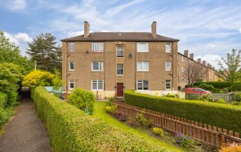 18/2 Northfield Farm Road, Edinburgh