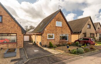 12 Kirkfield West, Livingston Village