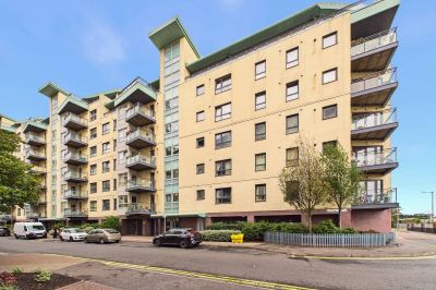1/2 Portland Gardens, The Shore, Edinburgh, EH6 6NA