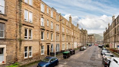 13 (1F3) Dalgety Avenue, Edinburgh