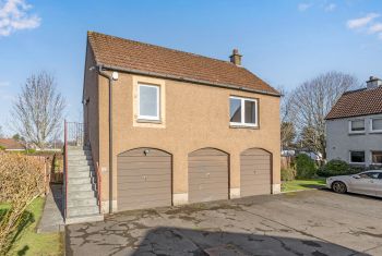 16 Hillpark Green, Blackhall, Edinburgh
