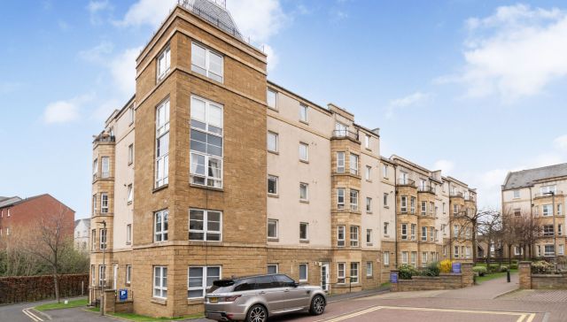 7/4 Dicksonfield, Edinburgh