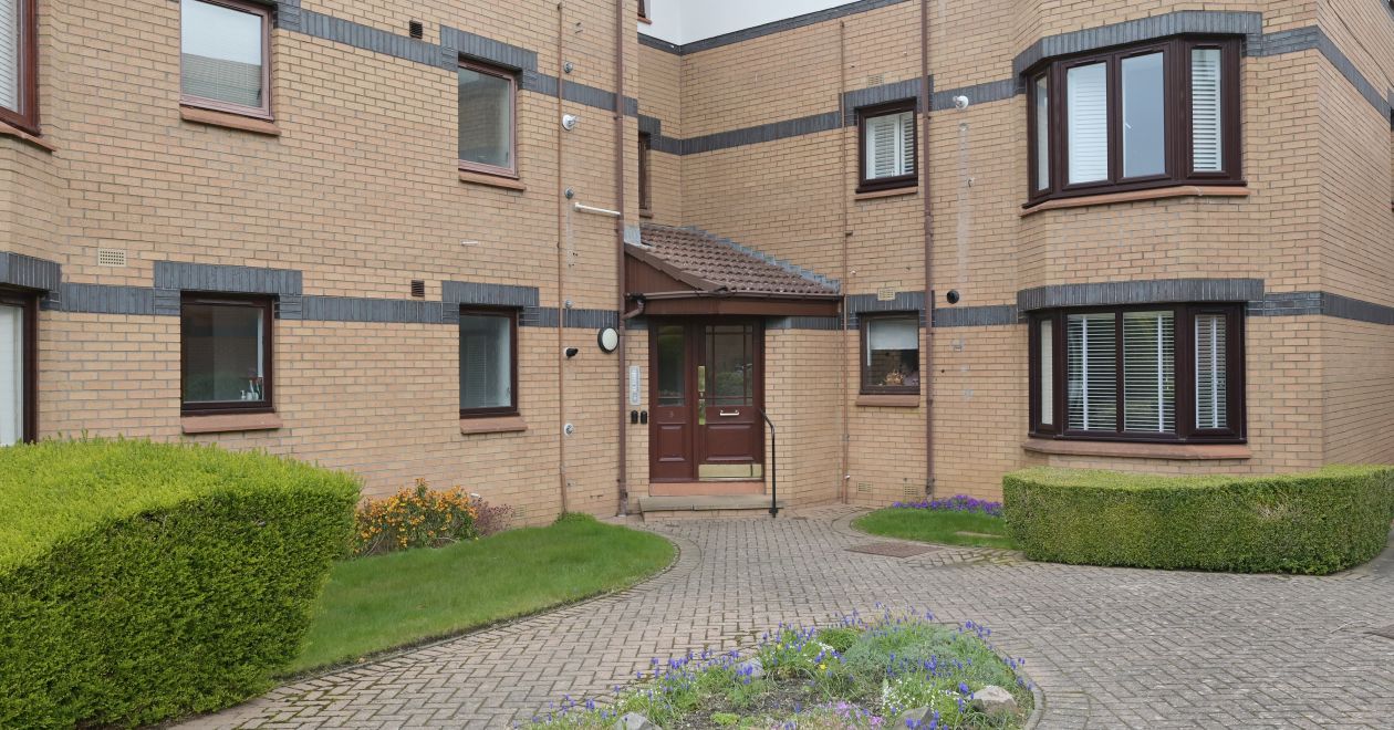 9/4 Liberton Place, Edinburgh, EH16 6NA