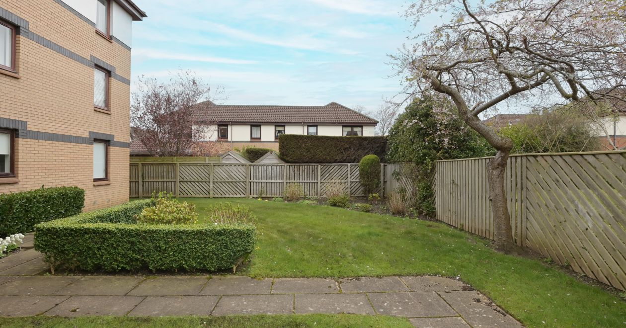9/4 Liberton Place, Edinburgh, EH16 6NA