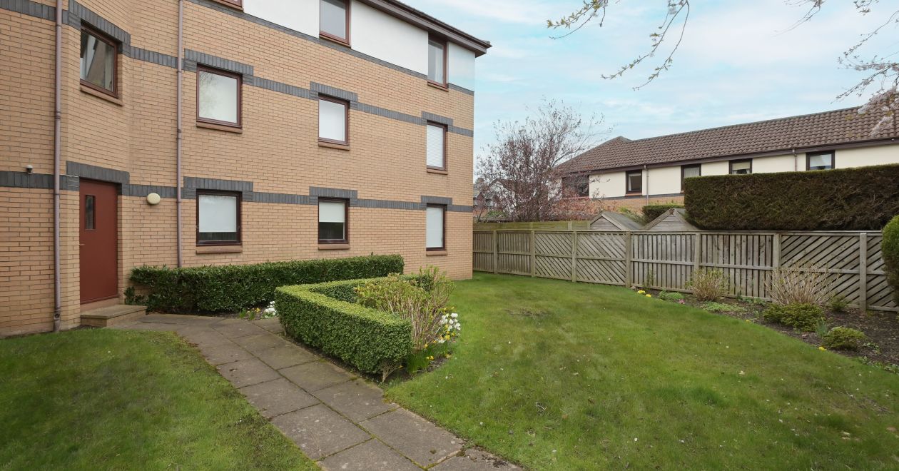 9/4 Liberton Place, Edinburgh, EH16 6NA