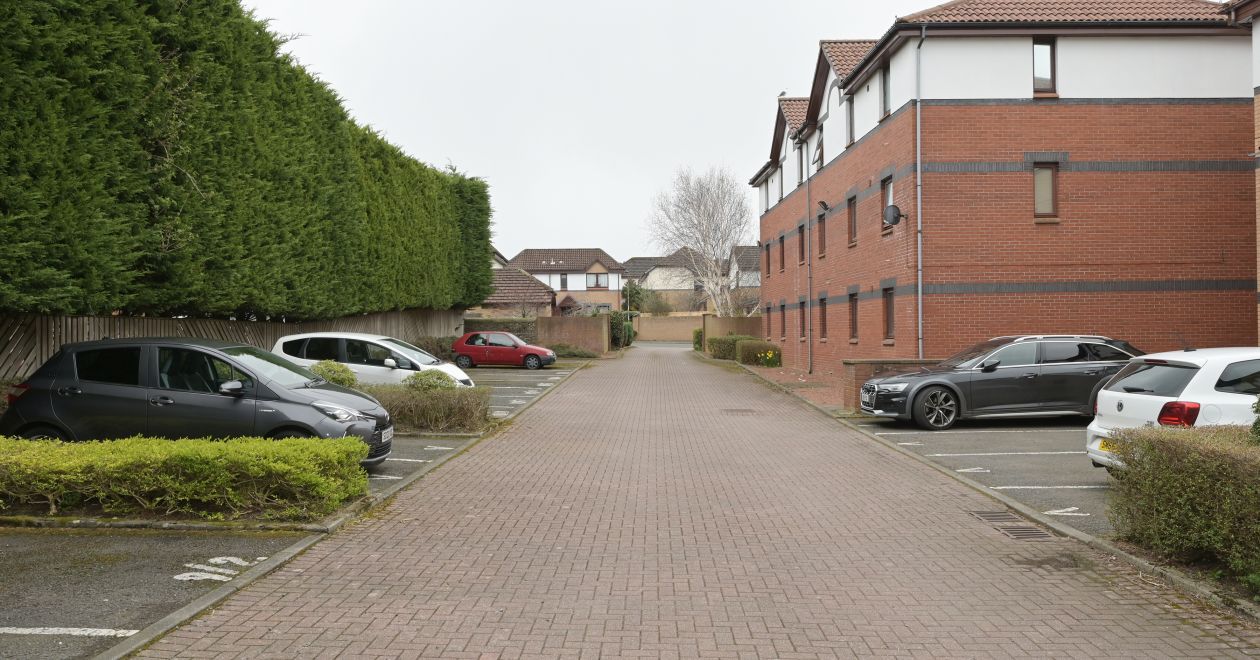 9/4 Liberton Place, Edinburgh, EH16 6NA