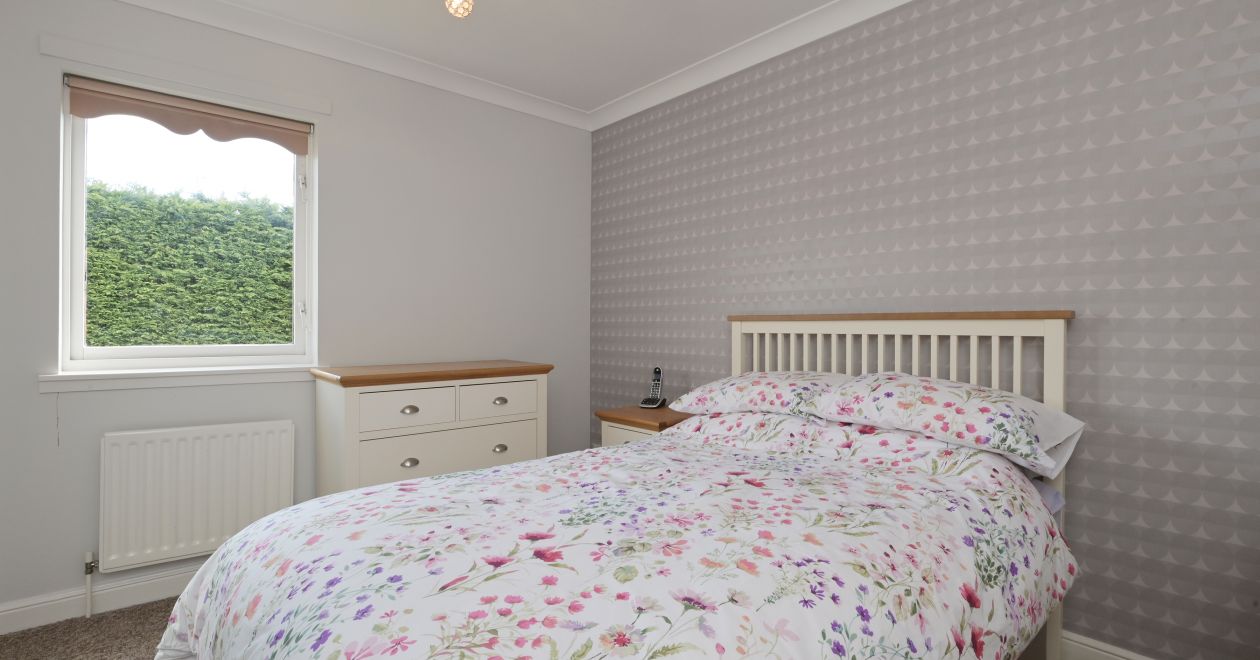 9/4 Liberton Place, Edinburgh, EH16 6NA