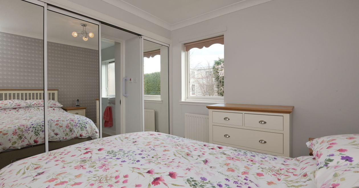 9/4 Liberton Place, Edinburgh, EH16 6NA