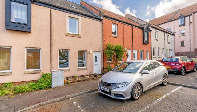 24 Woodbush Place, Dunbar