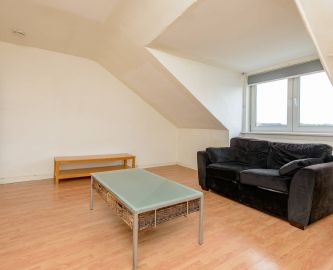 Third image of 125 (4f), Leith Walk, EDINBURGH, EH6 8NP