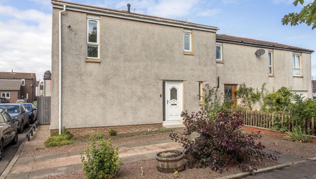 8 Lochend Avenue, Dunbar