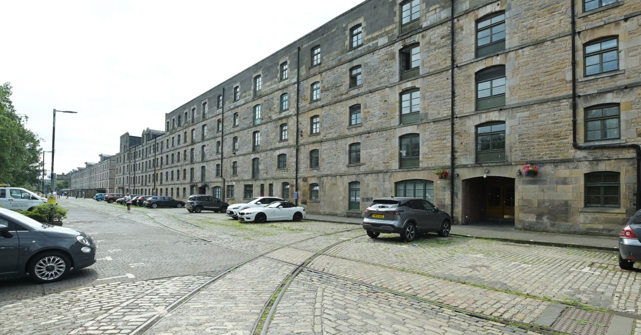 102/75 Commercial Street, Edinburgh, EH6 6LT