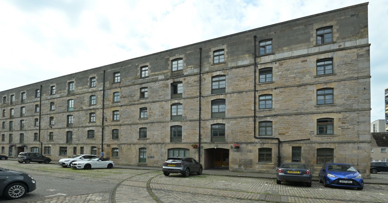 102/75 Commercial Street, Edinburgh, EH6 6LT