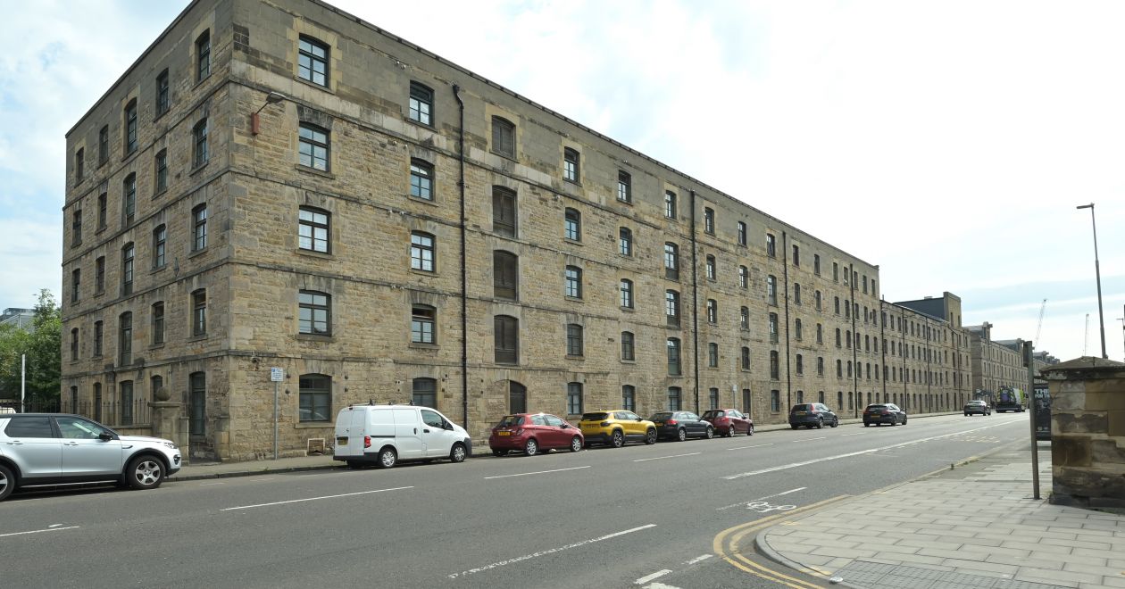 102/75 Commercial Street, Edinburgh, EH6 6LT