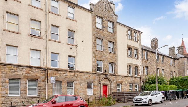 4/2 Restalrig Road South, EDINBURGH