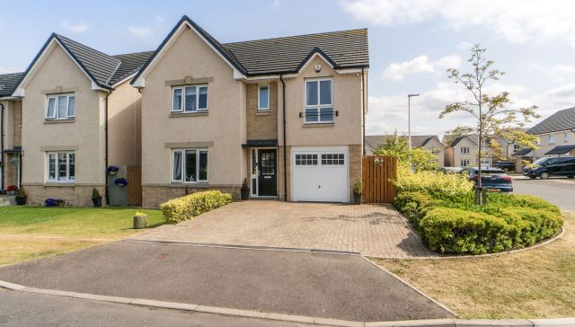 12 Berry Grove, ormiston
