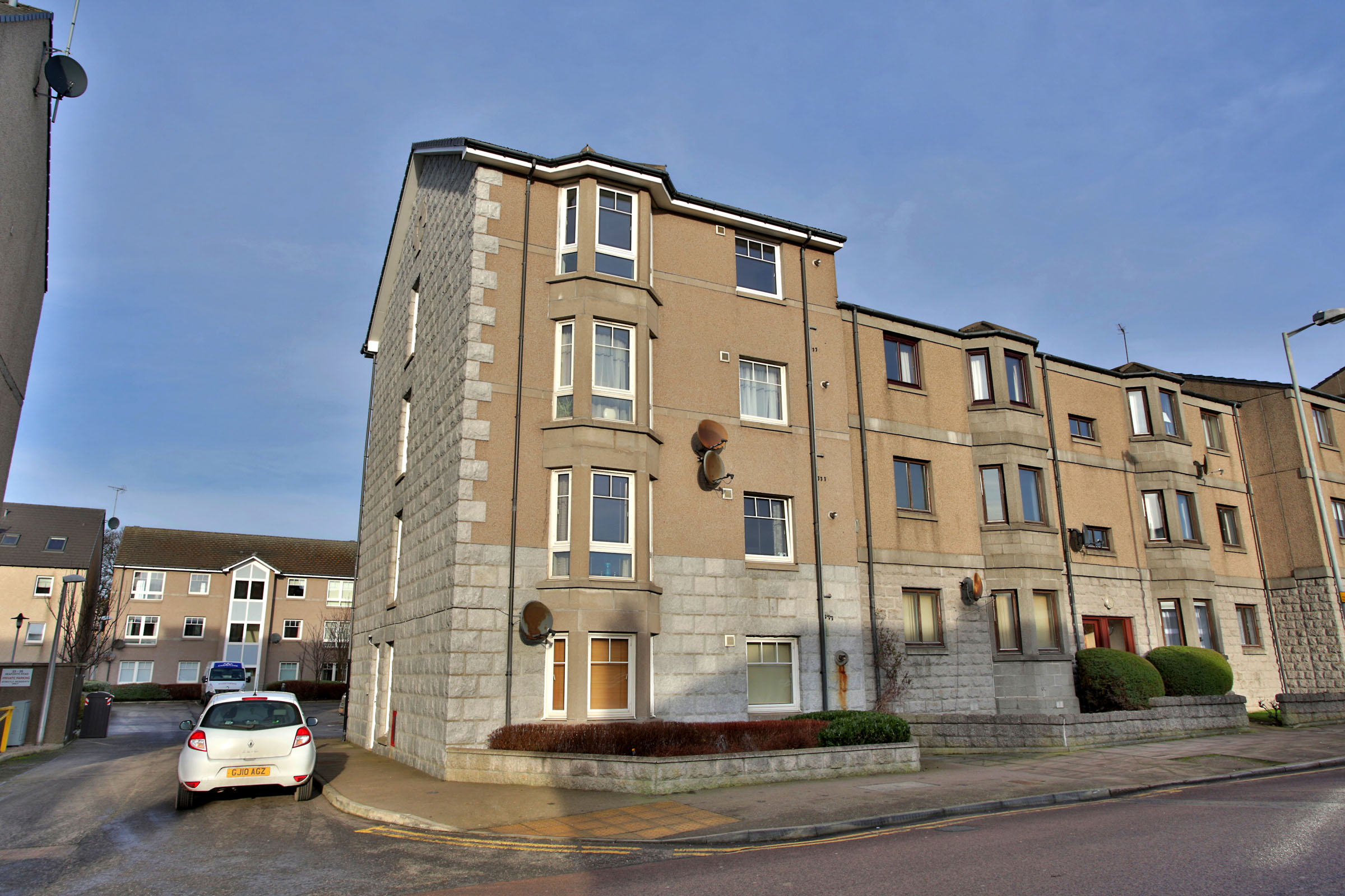 Property details for 35D Seaforth Road, Aberdeen, AB25 3PG Peterkins