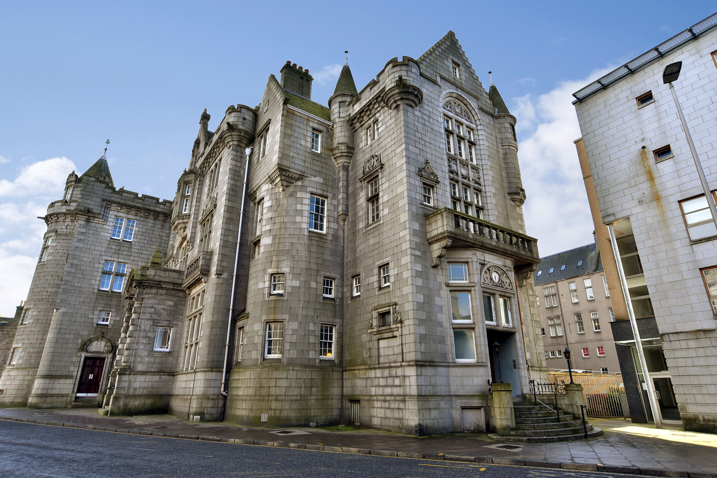 Property details for 24 C, Crown Street, Aberdeen, AB11 6AY Peterkins