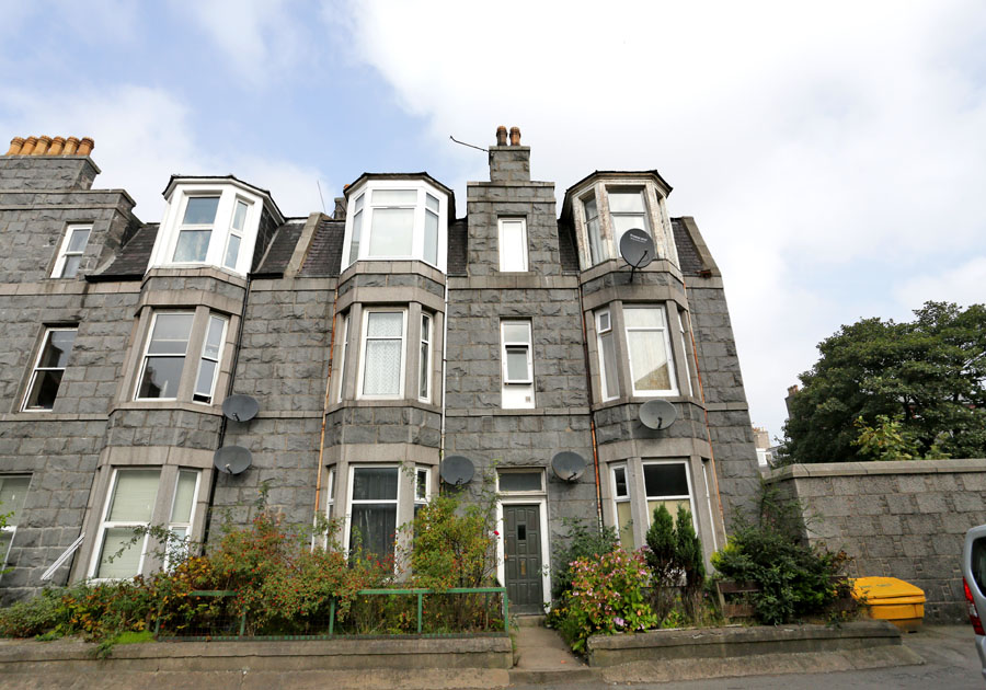 Property details for 26E Maberly Street, Aberdeen, AB25 1NB Peterkins