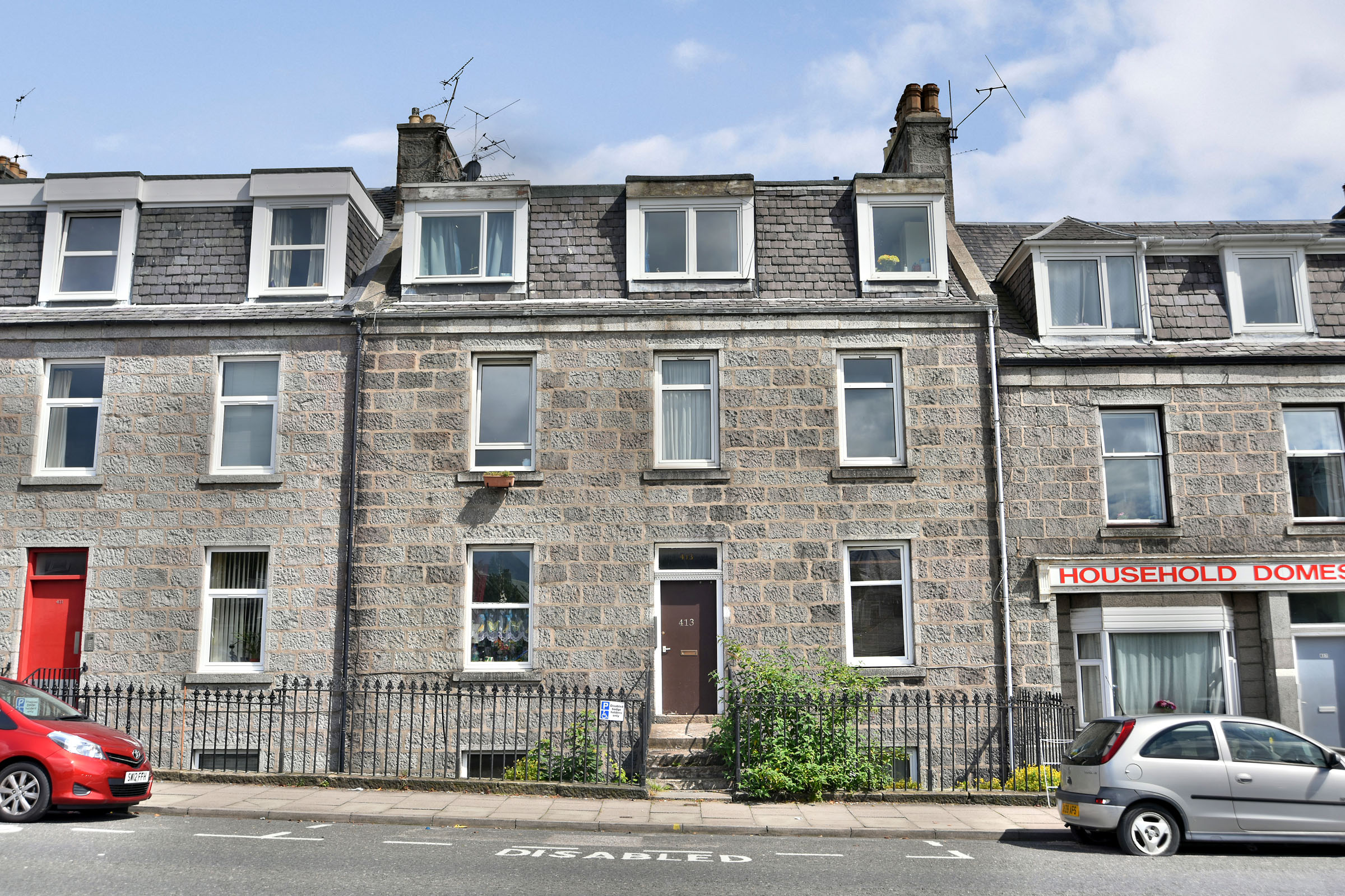 Property details for 413 Holburn Street, Aberdeen, AB10 7GS Peterkins