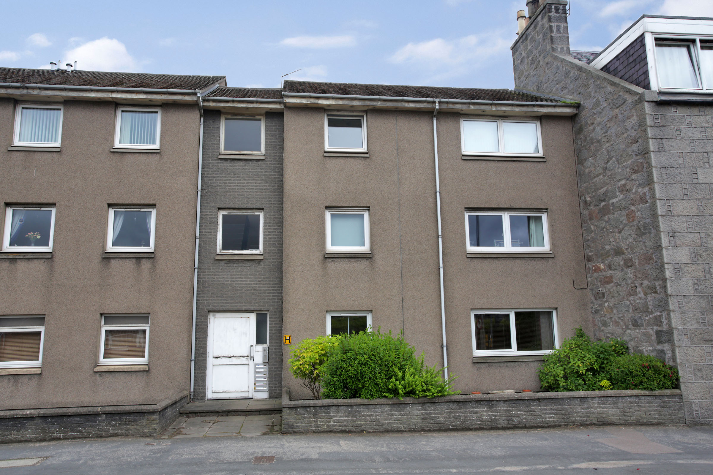 Property details for 32A, Ellon Road, Aberdeen, AB23 8BX Peterkins